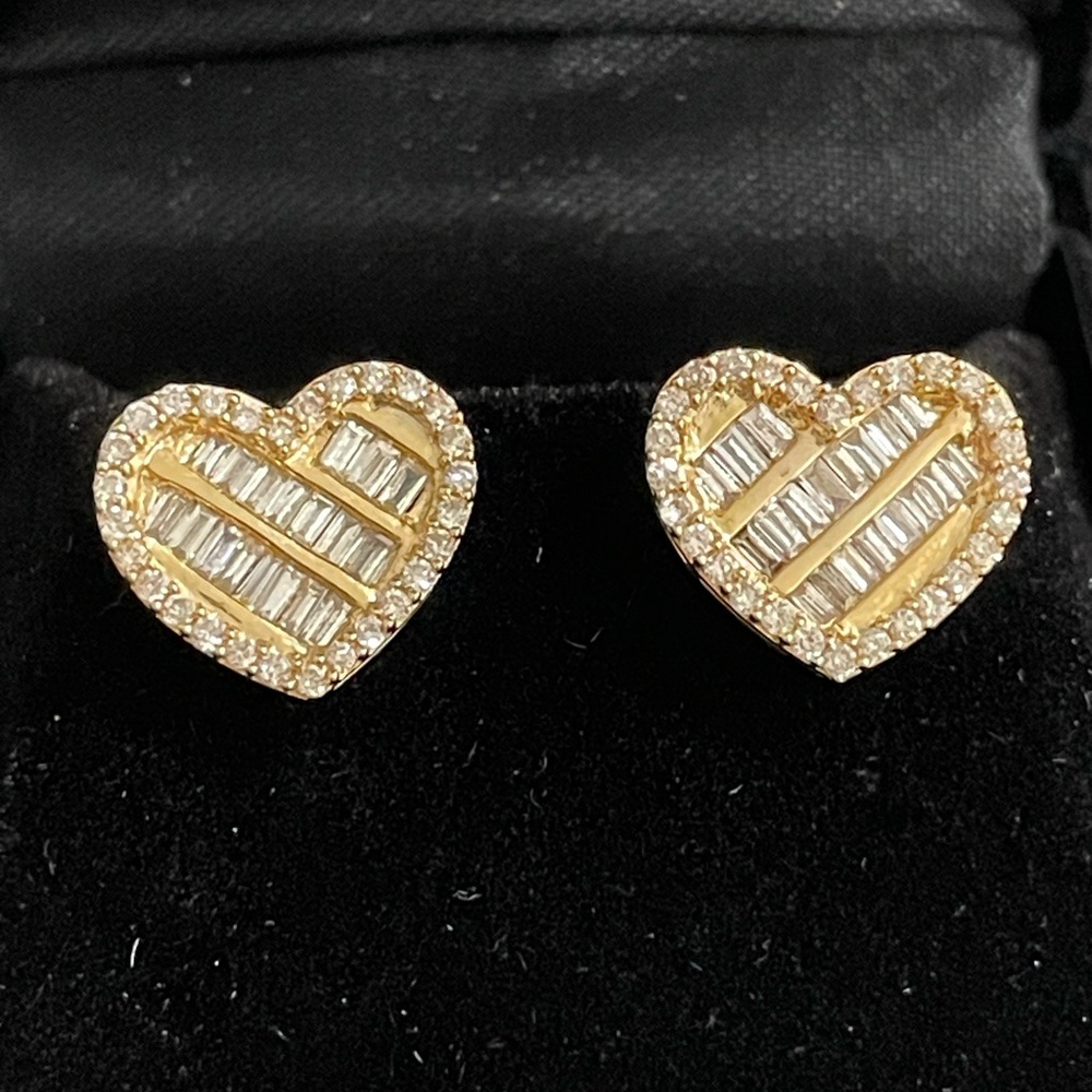 K18 18k Real Gold Heart Stud Earrings with natural diamonds with CERT